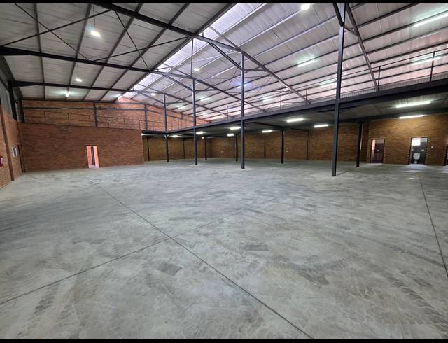977M² WAREHOUSE TO LET IN ORMONDE